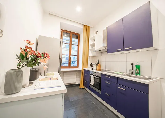 3 King-size Beds, 15 Min From Hauptbahnhof, Ground Floor דירה *
