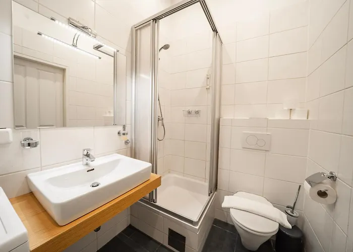 3 King-size Beds, 15 Min From Hauptbahnhof, Ground Floor דירה וינה