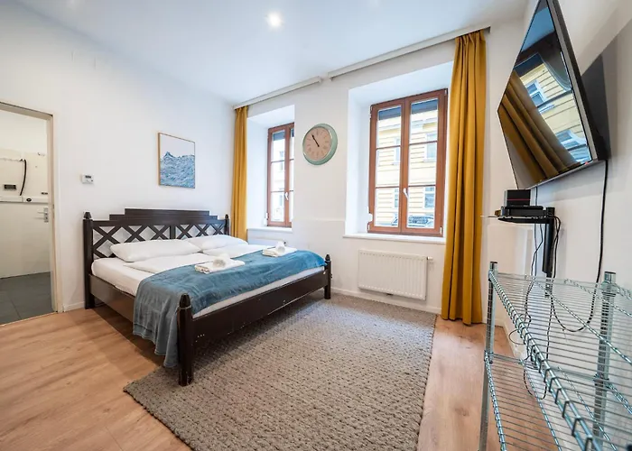 3 King-size Beds, 15 Min From Hauptbahnhof, Ground Floor *